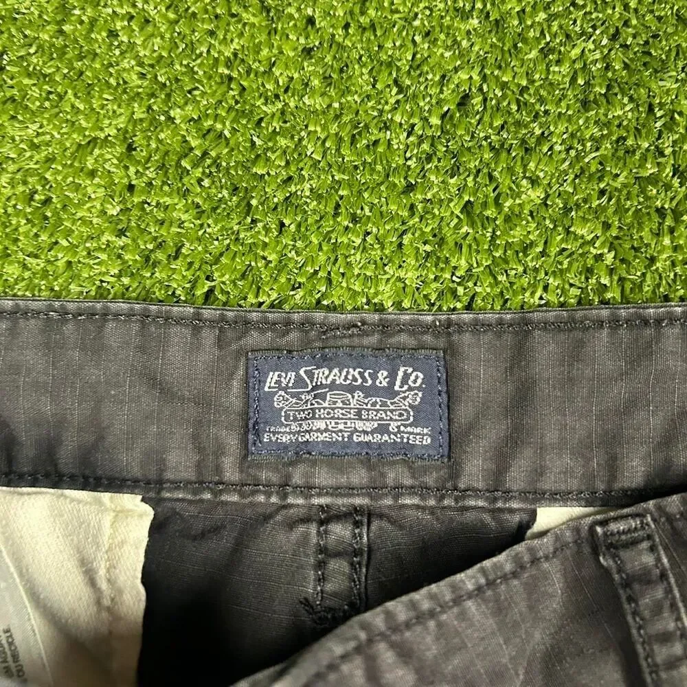 Levi-s Men's Black and Green Shorts